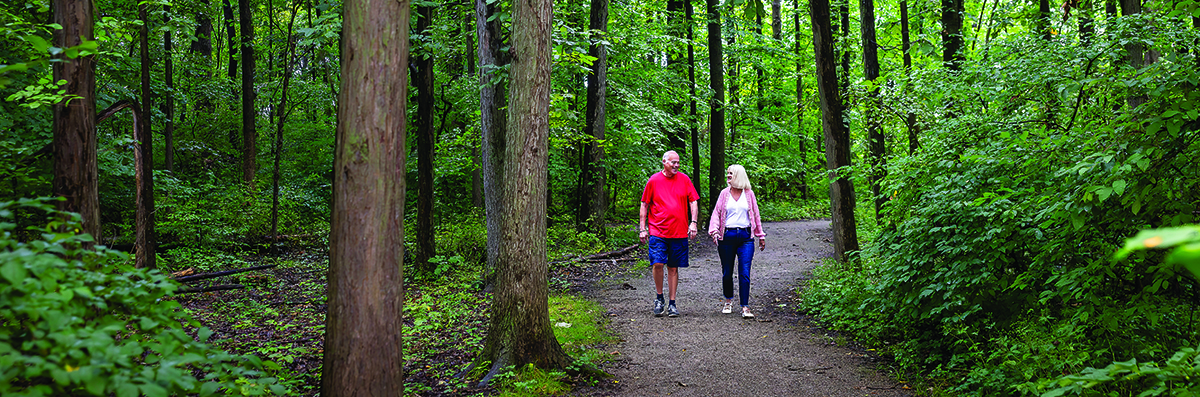 couple hiking at Hoff Woods Park in Westerville